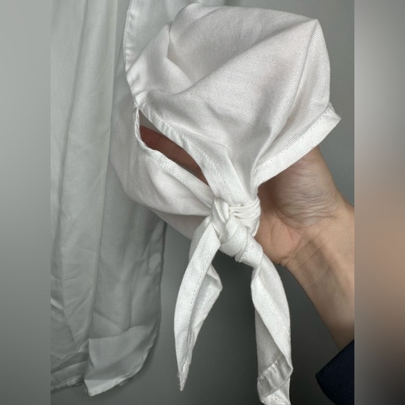 NWT Crown & Ivy White Long Sleeve Bold Moves Shirt Size Small (D188) - Picture 3 of 7